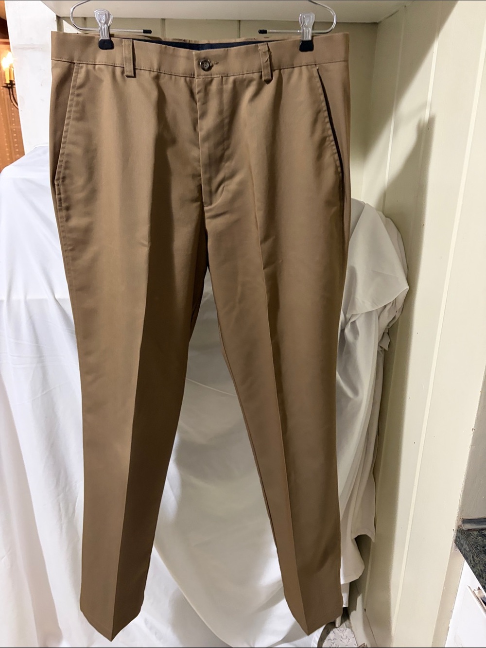 Men's Dockers Classic Slim Dress Pants in Khaki